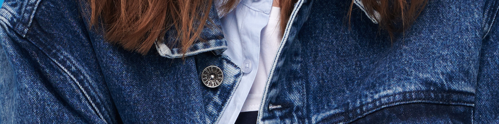 Modne stylizacje dla kobiet z jeansem w roli głównej