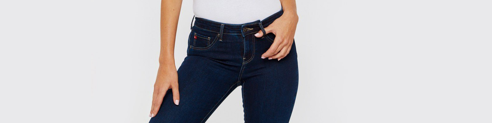 Trendy jesień_zima 2020 - modne damskie ubrania jeansowe