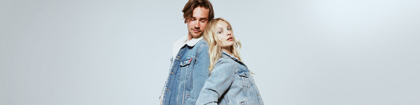 Modne sylwestrowe stylizacje - jeans jest zawsze trendy!