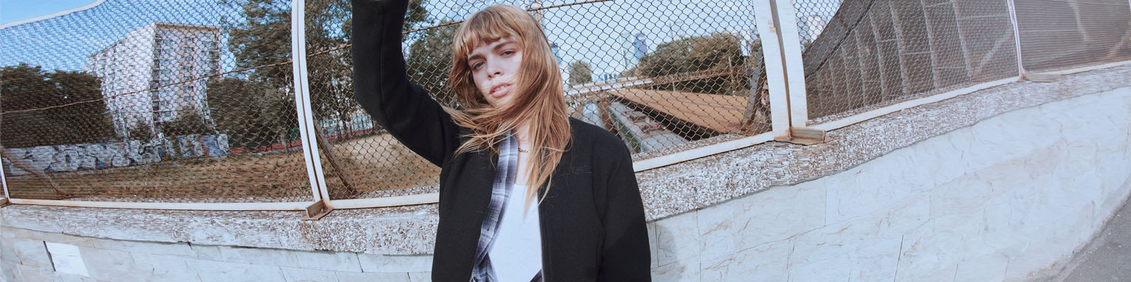 Damskie kurtki przejściowe - którą wybrać na sezon wiosna/lato 2021