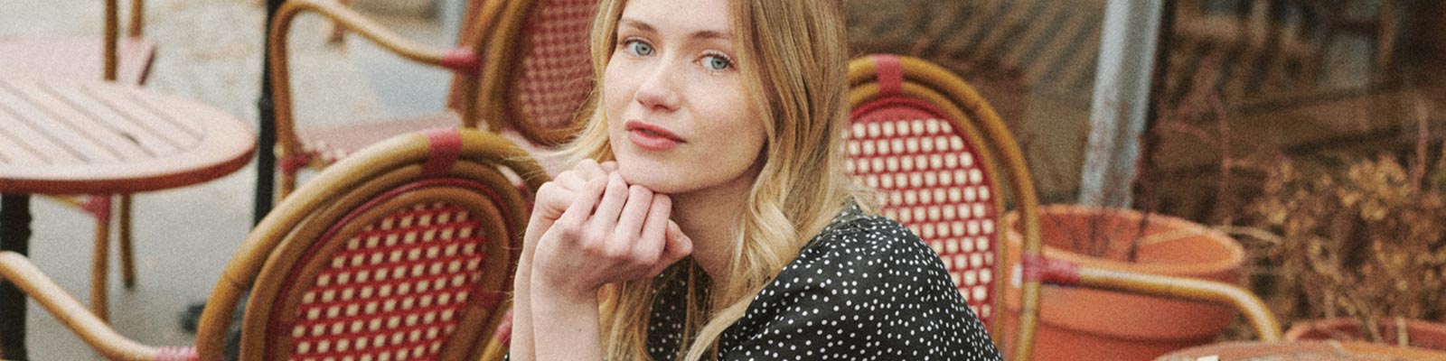 Jakie jeansy pasują do eleganckich stylizacji?