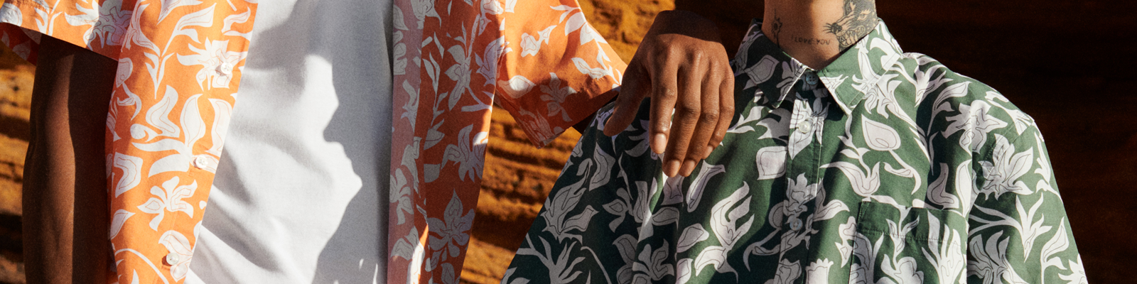 Jakich koszul nie może zabraknąć w męskiej szafie latem?