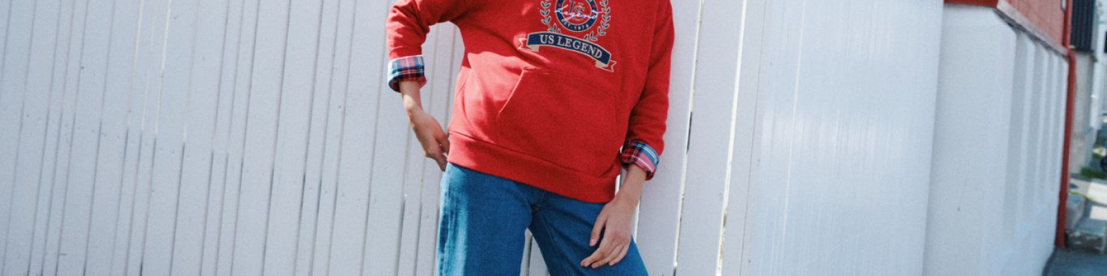 Jak łączyć oversize'owe ciuchy z dżinsami?