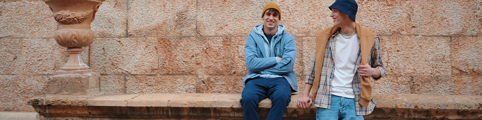 Skąd hype na streetwear? Przewodnik po stylu ulicznym od podstaw