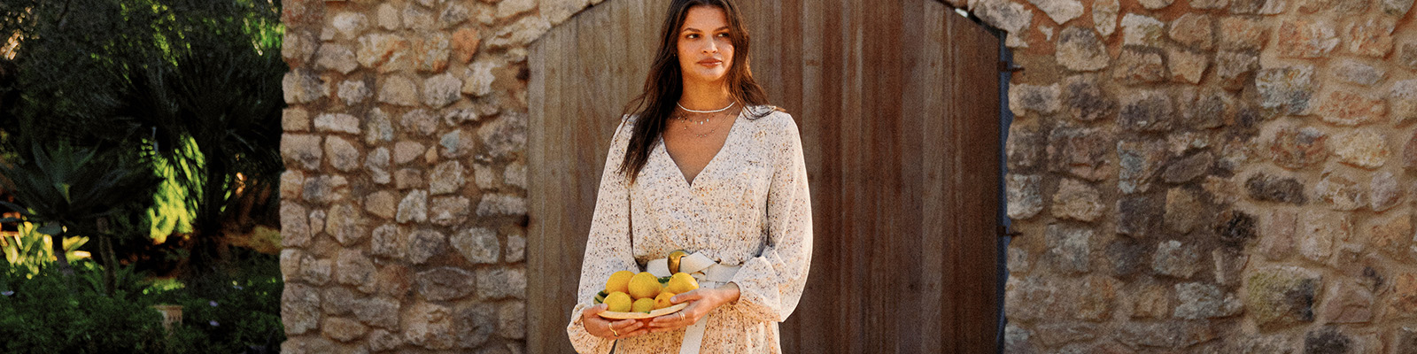 Jak wystylizować sukienki w kwiaty?