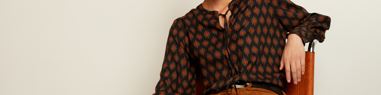 Styl etno w modzie. Czym charakteryzują się etniczne stylizacje i jak je tworzyć?