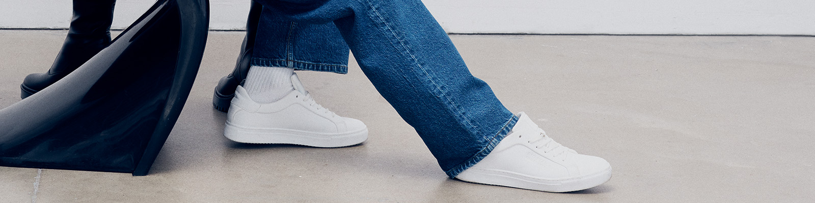 Jak dbać o sneakersy? Przedłuż życie swoich ulubionych butów!