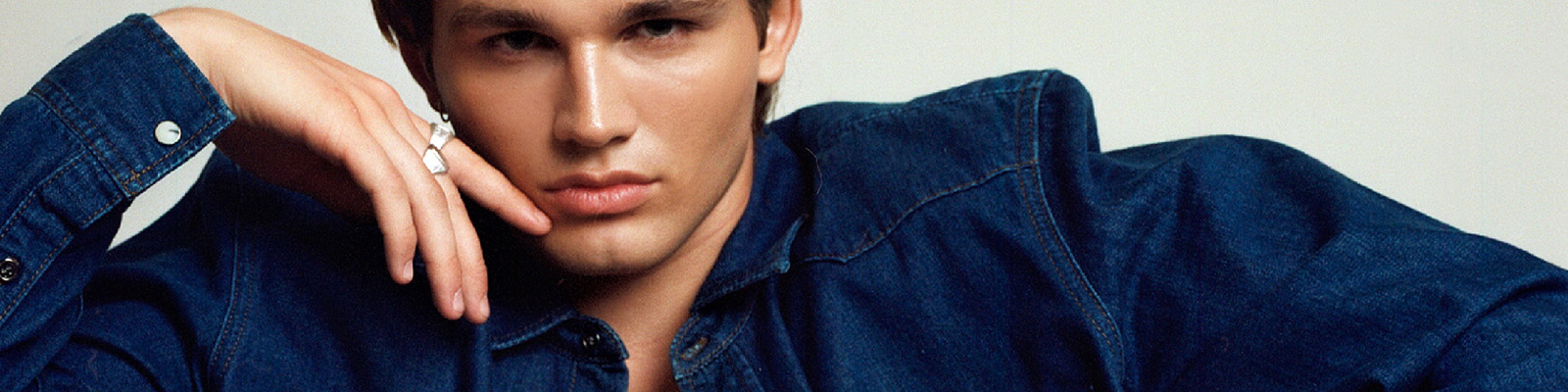 Hippie style. Jak stworzyć luźny outfit rodem z lat 60. i 70.?