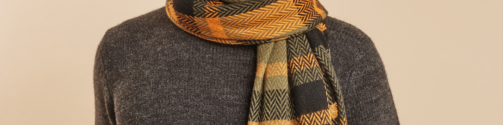 Jak wystylizować męski sweter?