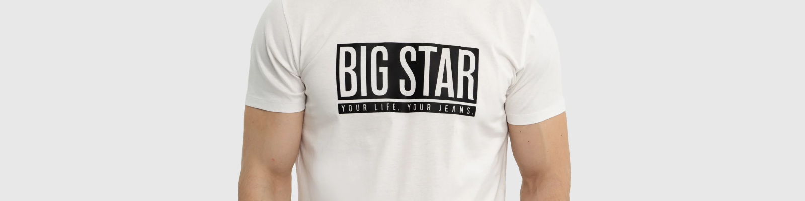 Must have na wakacje: koszulki męskie podkreślające wyrzeźbioną sylwetkę