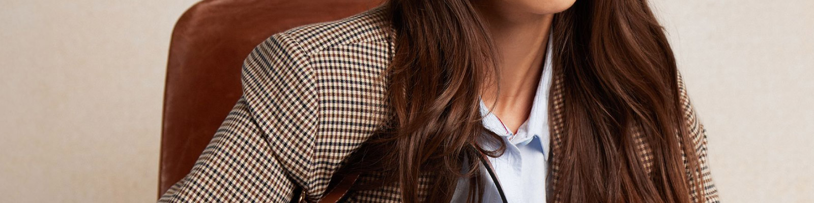 Jak wybierać ubrania do pracy, które sprawdzą się też po godzinach?