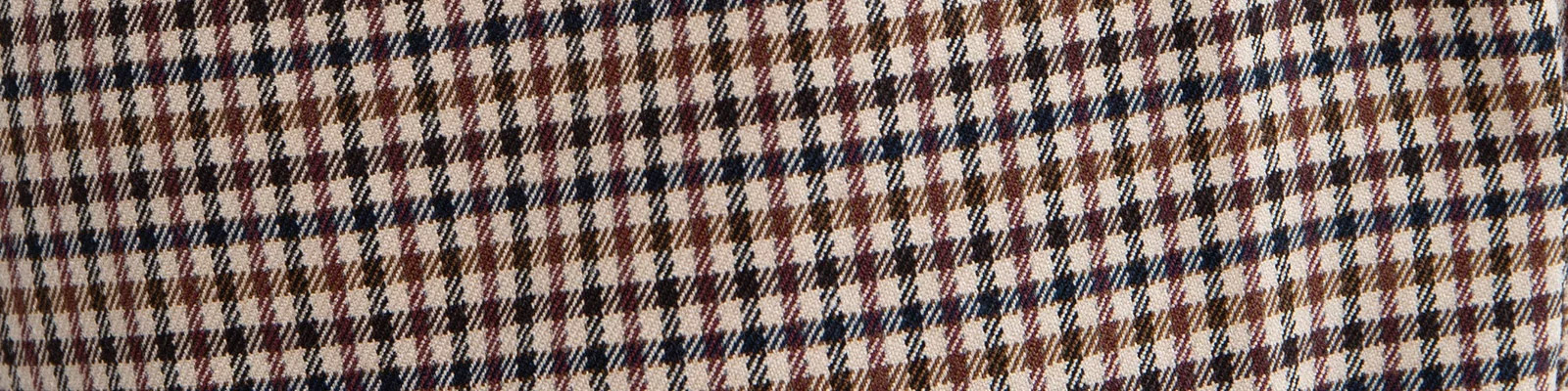 Jaka koszula do spodni w kratę? Poradnik dla kobiet i mężczyzn