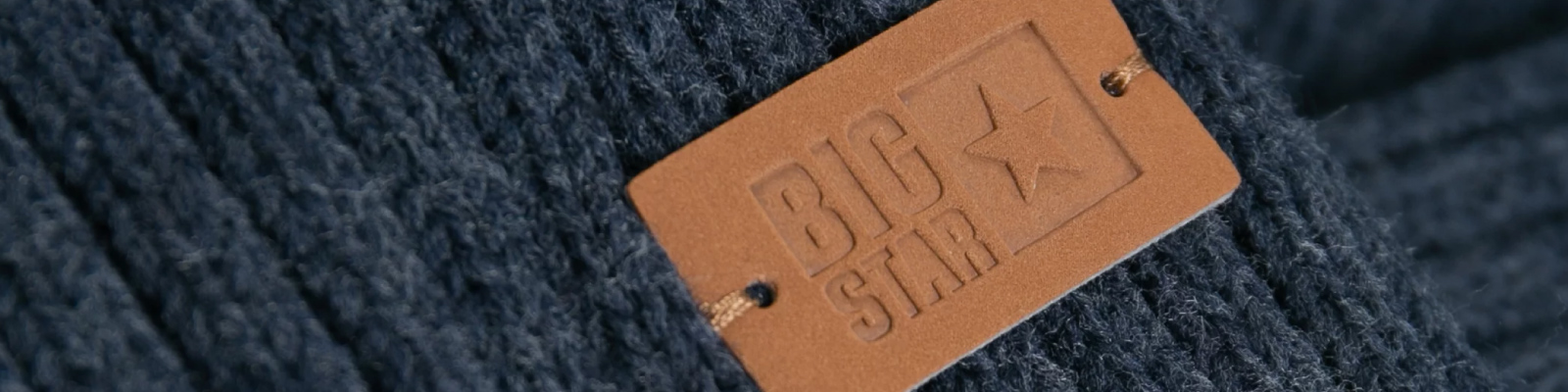 Jak nosić szal męski? Pomysły i inspiracje na stylizacje z BIG STAR