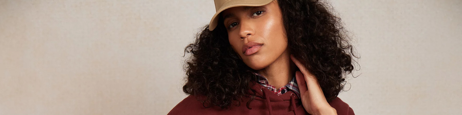 5 stylowych sposobów na noszenie kompletów dresowych poza domem