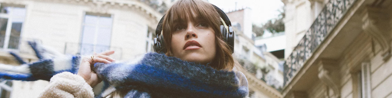 Szal albo apaszka na prezent. Przewodnik zakupowy na każdą okazję