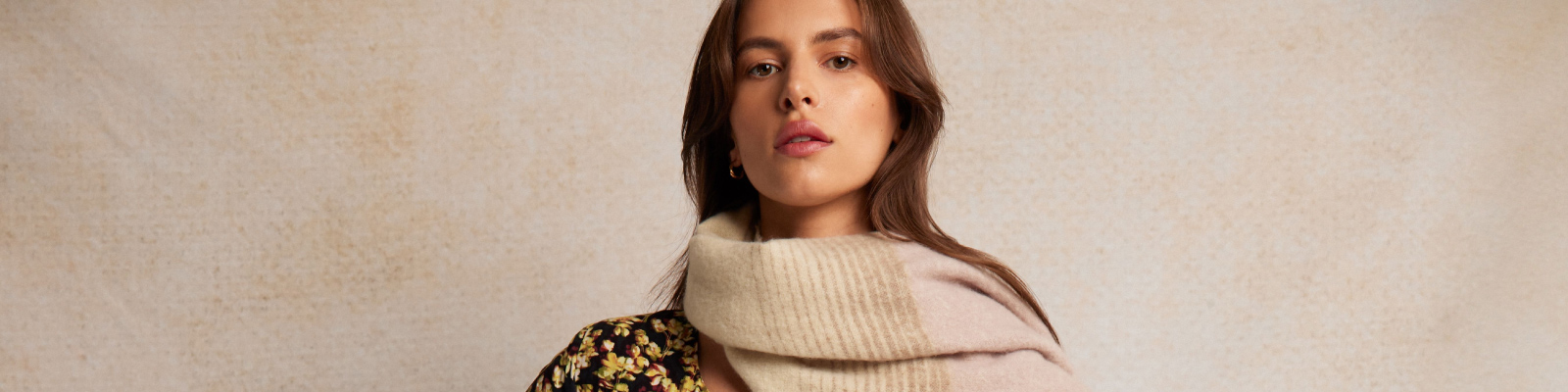 Czeka Cię sylwester na świeżym powietrzu? Sprawdź, jak ubrać się ciepło i stylowo