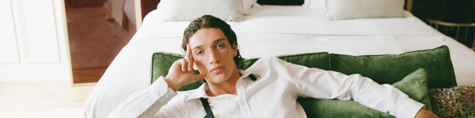 Stylizacje sylwestrowe dla par. Jak się ubrać, by idealnie do siebie pasować?