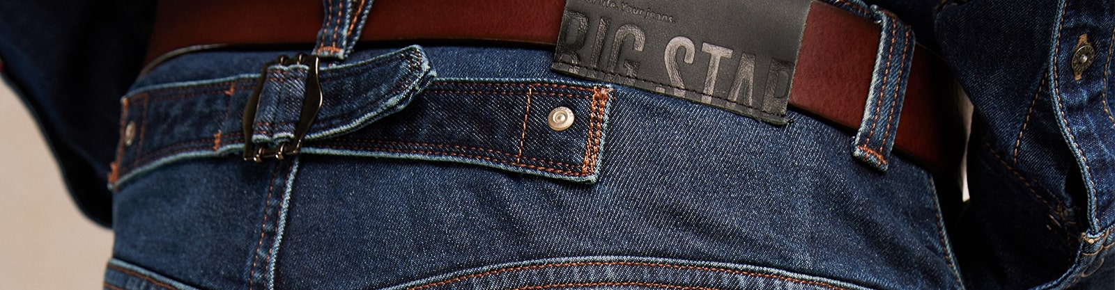 Jak usunąć plamy z jeansów? Przekonaj się, jak usunąć tłuszcz, trawę, farbę czy krew