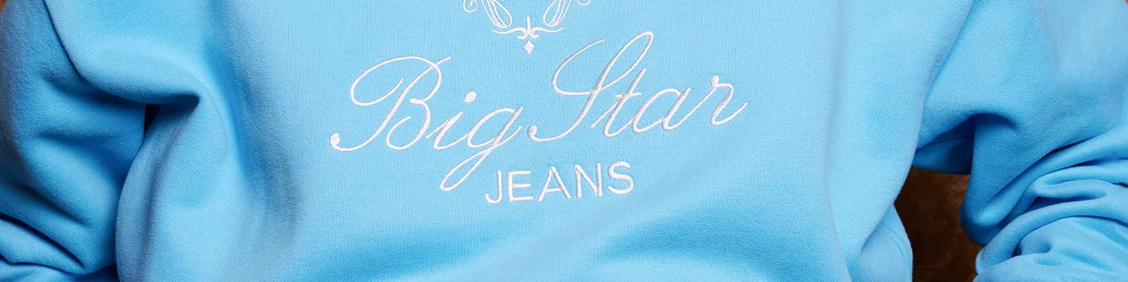 Jak złożyć bluzę? Sprawdzone instrukcje dla bluz z kapturem i bez