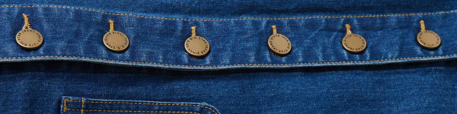 Spódnica z guzikami z przodu to HIT czy KIT?