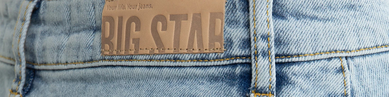 Jak nosić spódnicę maxi? Poznaj pasujące bluzki, koszule, narzuty i buty!