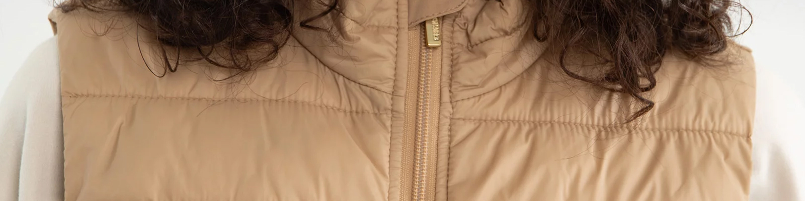 Kamizelki wracają do mody! Inspiracje na stylizacje z must have w szafie fashionistek