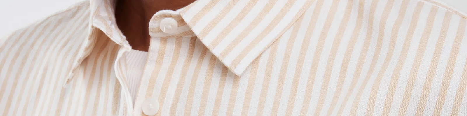 Koszula damska na plażę - co ubrać na strój kąpielowy?