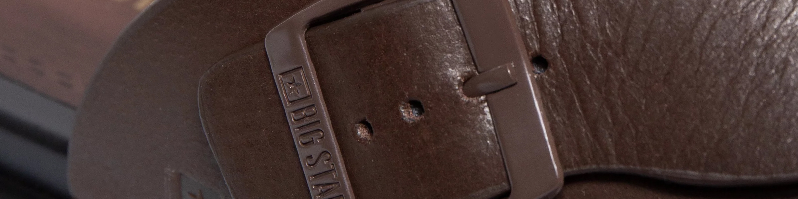 Klapki męskie na plażę - poznaj modele do modnych stylizacji