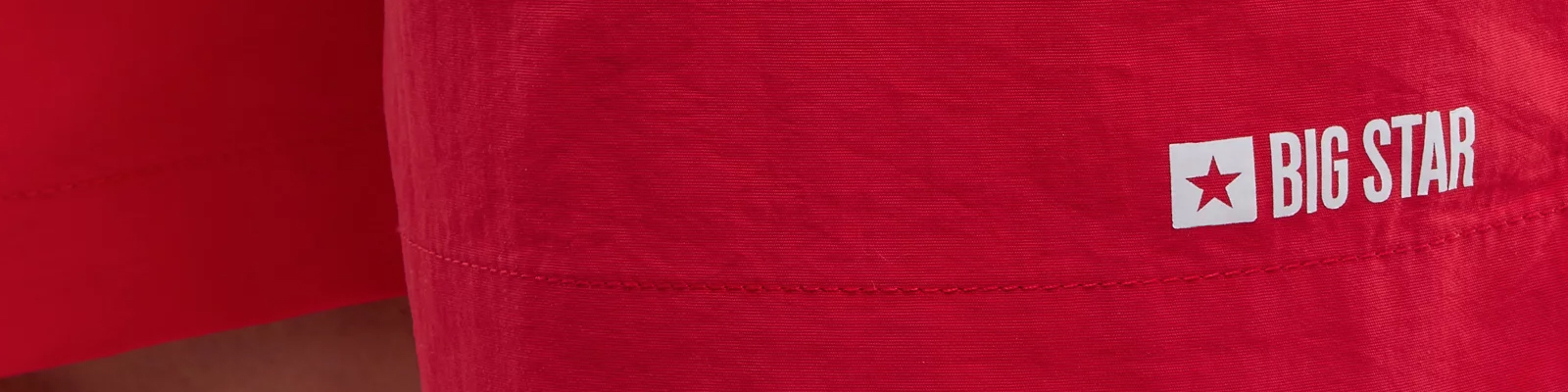 Modne kąpielówki 2025 - najlepsze materiały, kolory i wzory