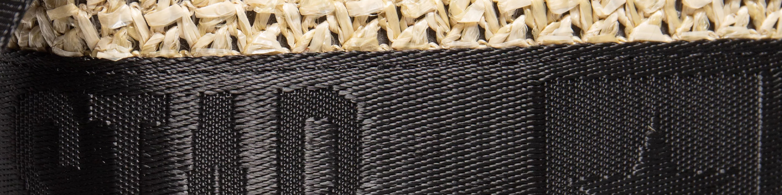 Torba na plażę to wakacyjny must have! Co do niej włożyć?