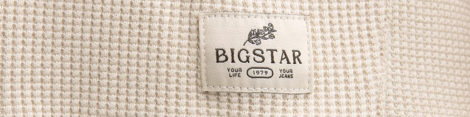 Damskie bluzy na lato – idealne na chłodne wieczory i podróże