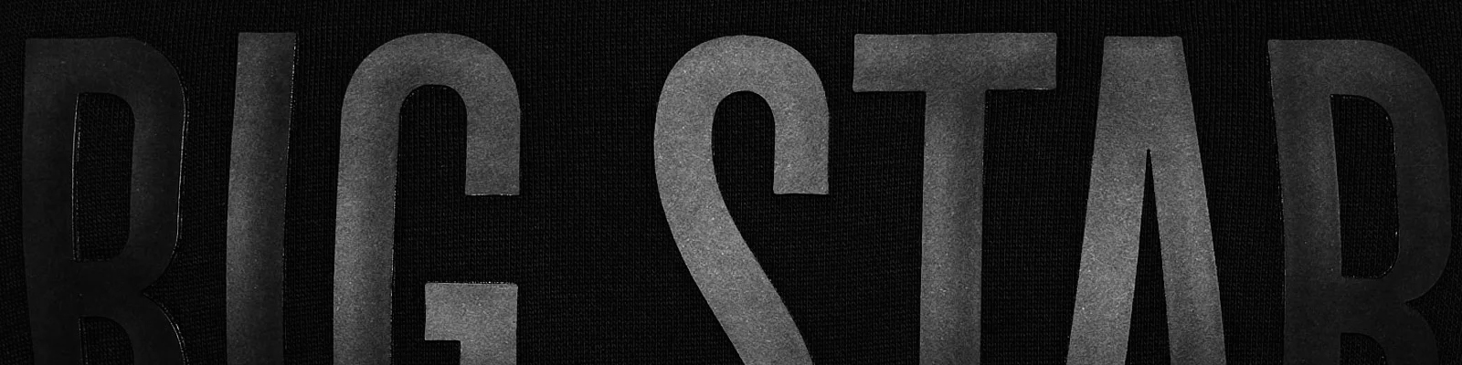 Dlaczego czarne ubrania tracą kolor?