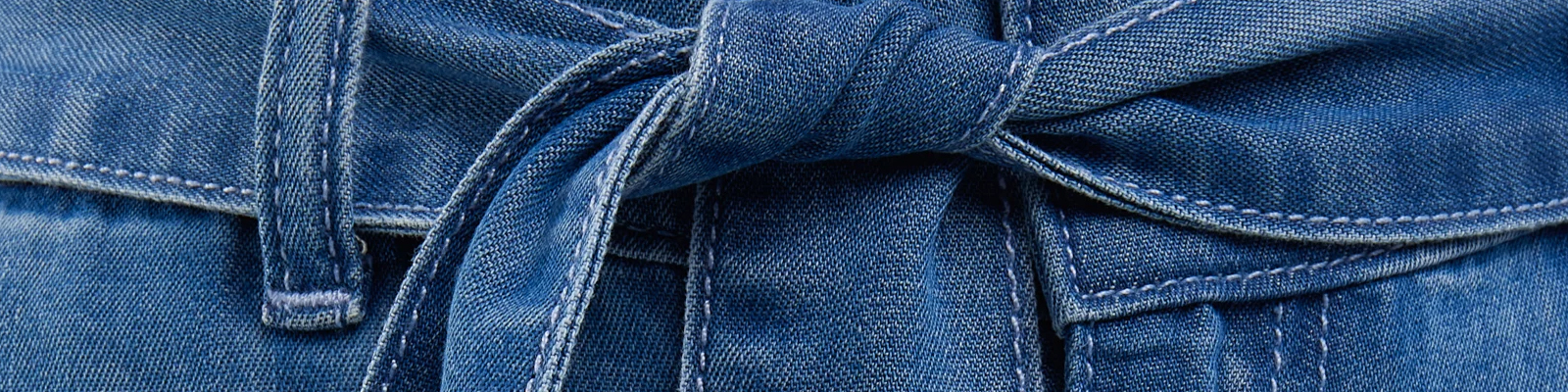 Jak nosić szerokie spodnie? Inspiracje i porady