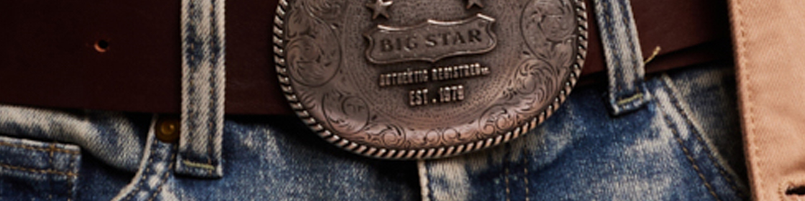 Jak dobrać pasek do jeansów i koszuli? Poradnik stylizacyjny