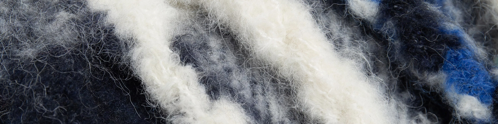 Jak wiązać szalik zimowy w sportowych stylizacjach?