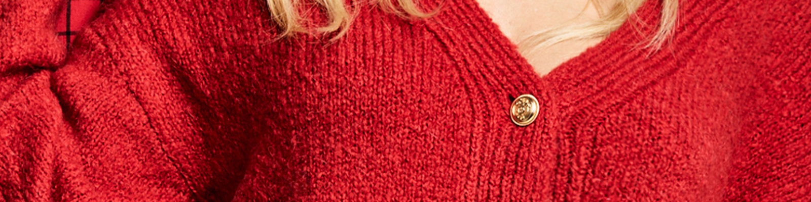 Czujesz, że on chce Ci się oświadczyć? Wybierz strój na zaręczyny i nie daj się zaskoczyć w nieodpowiedniej stylizacji!