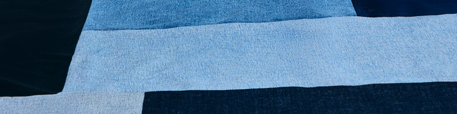 Jaki kolor jeansów wybrać do zimowych stylizacji?