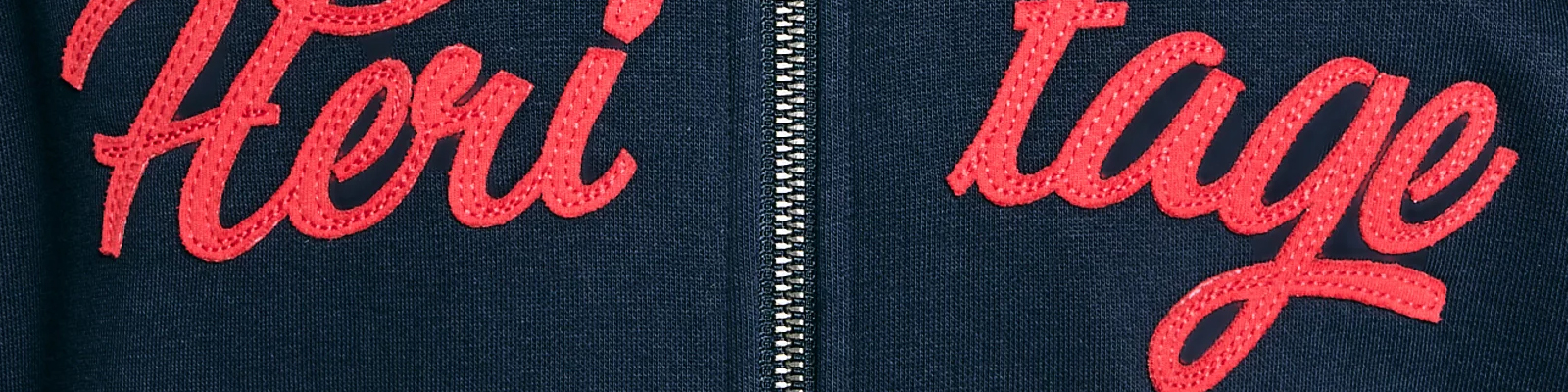 Jak podwinąć bluzę? Kilka sprytnych sposobów!