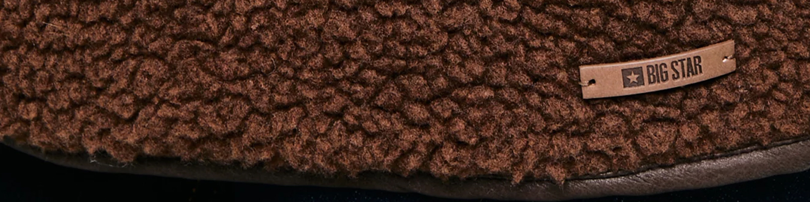 Co to znaczy bluza sherpa i jak ją stylizować?