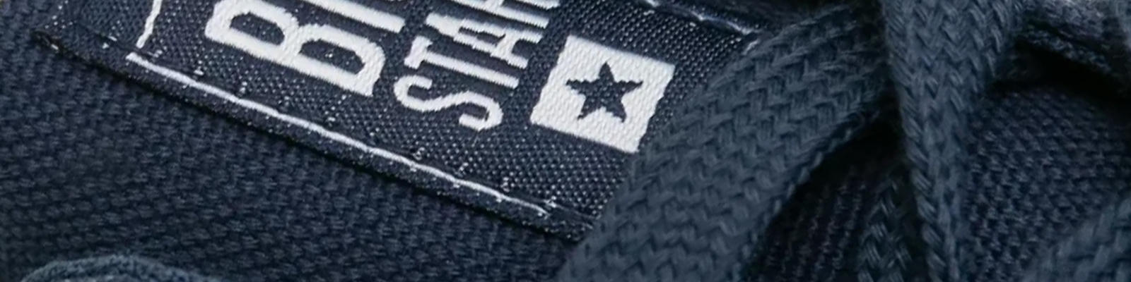 Trampki do sukienki – modna i wygodna stylizacja!