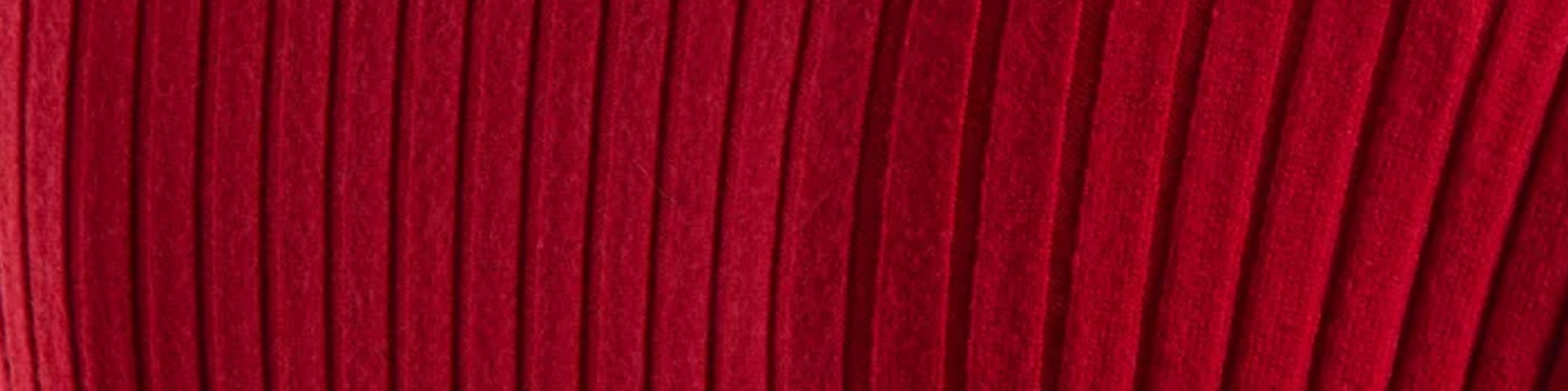 Red total look. Czy modne jest noszenie się w pełni na czerwono?