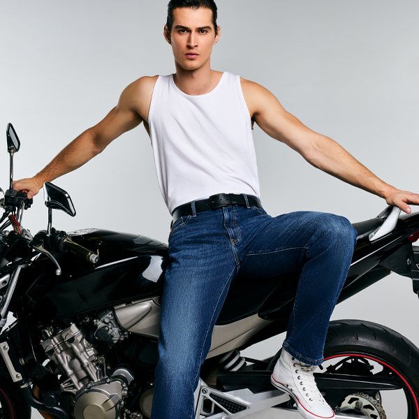 Jak dobrać jeansy męskie? Dopasuj je do siebie!