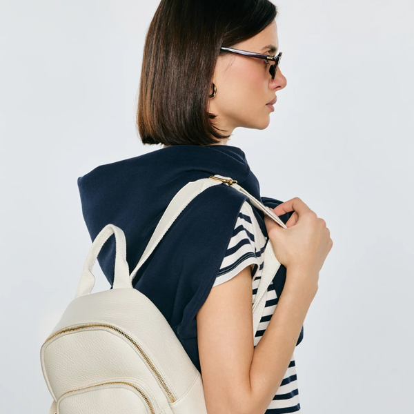 Jaka torebka do adidasów? Modne połączenia